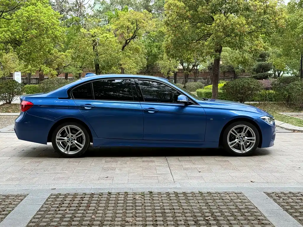 BMW 3 Series 2017 — фото 15