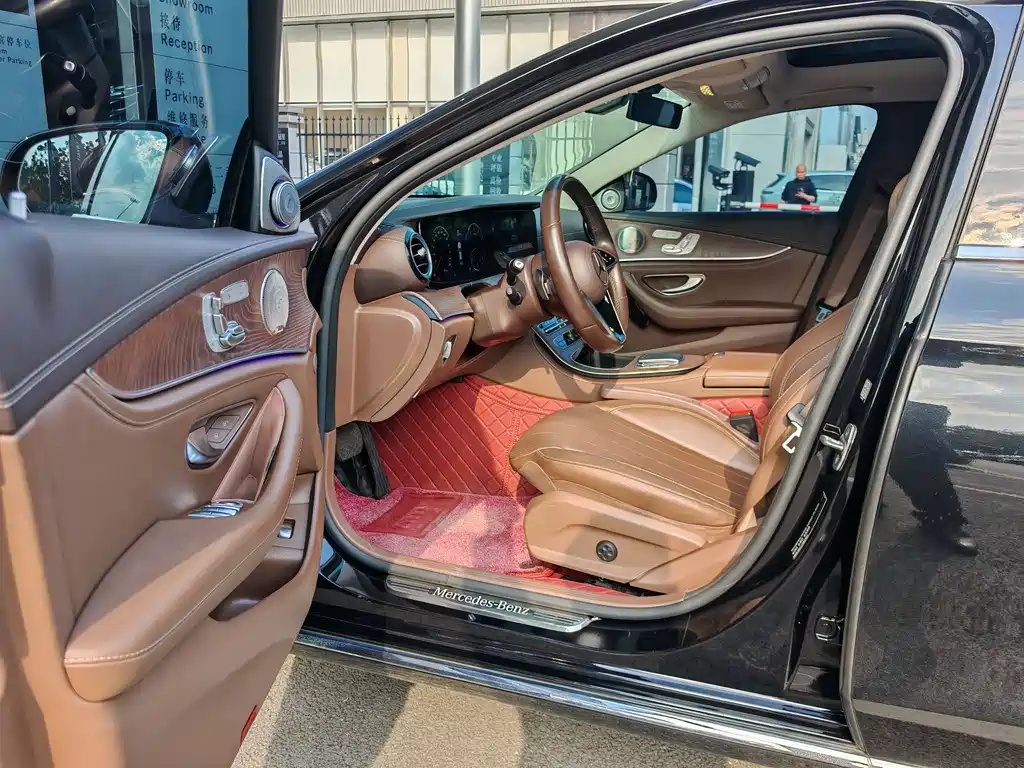 Mercedes-Benz E-Class 2022 — фото 10