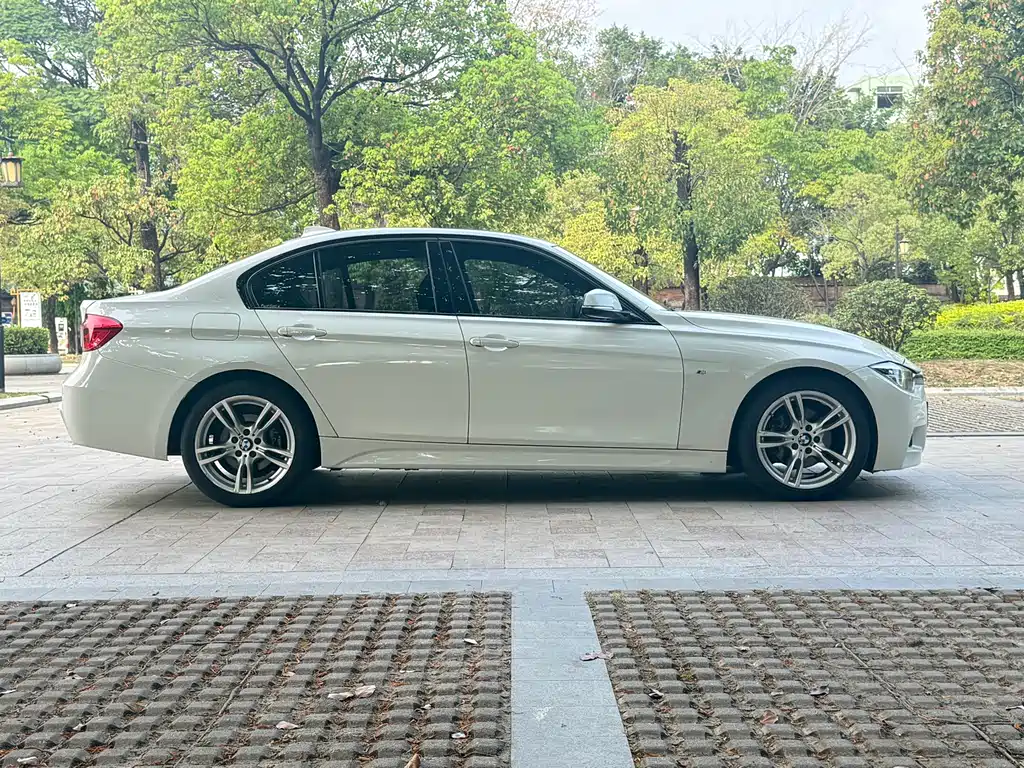 BMW 3 Series 2018 — фото 15