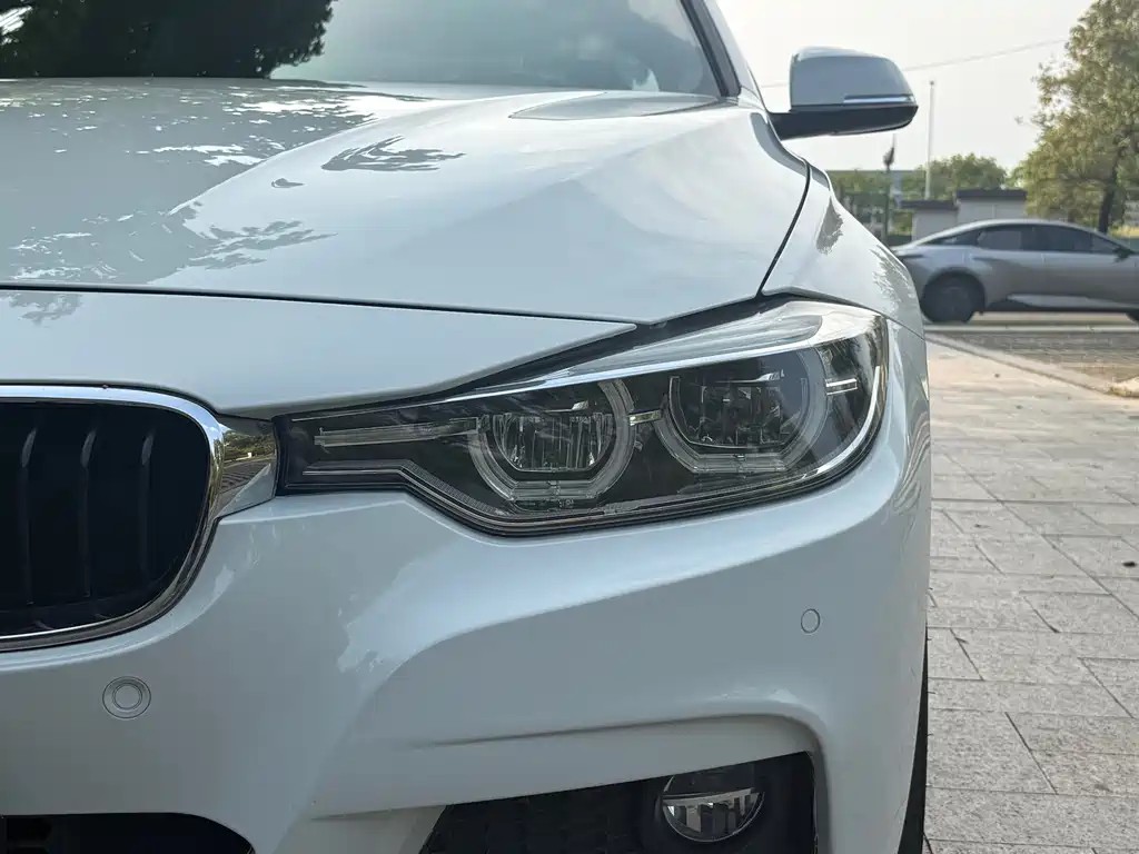 BMW 3 Series 2018 — фото 17