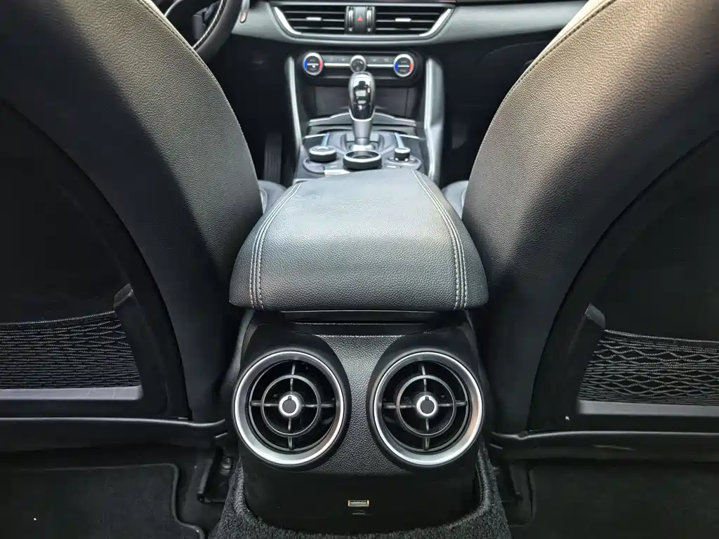Alfa Romeo Giulia 2018 — фото 13