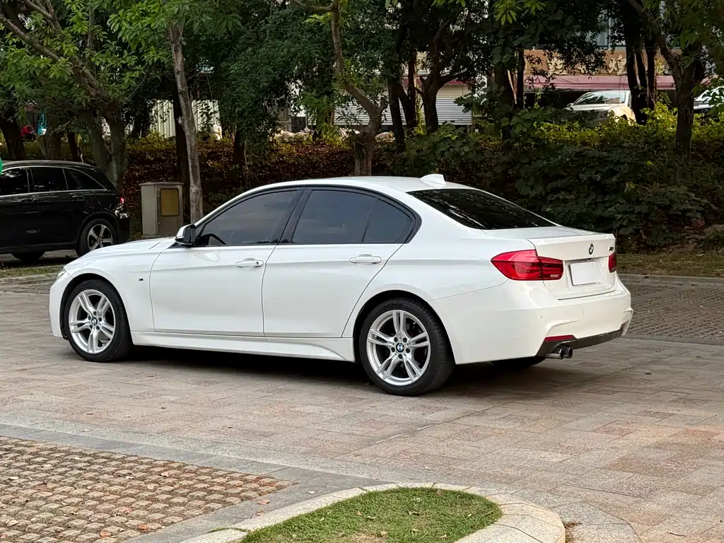 BMW 3 Series 2017 — фото 12