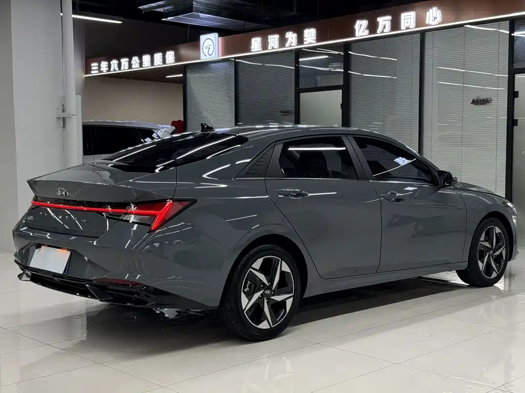 Hyundai Elantra 2023 — фото 21