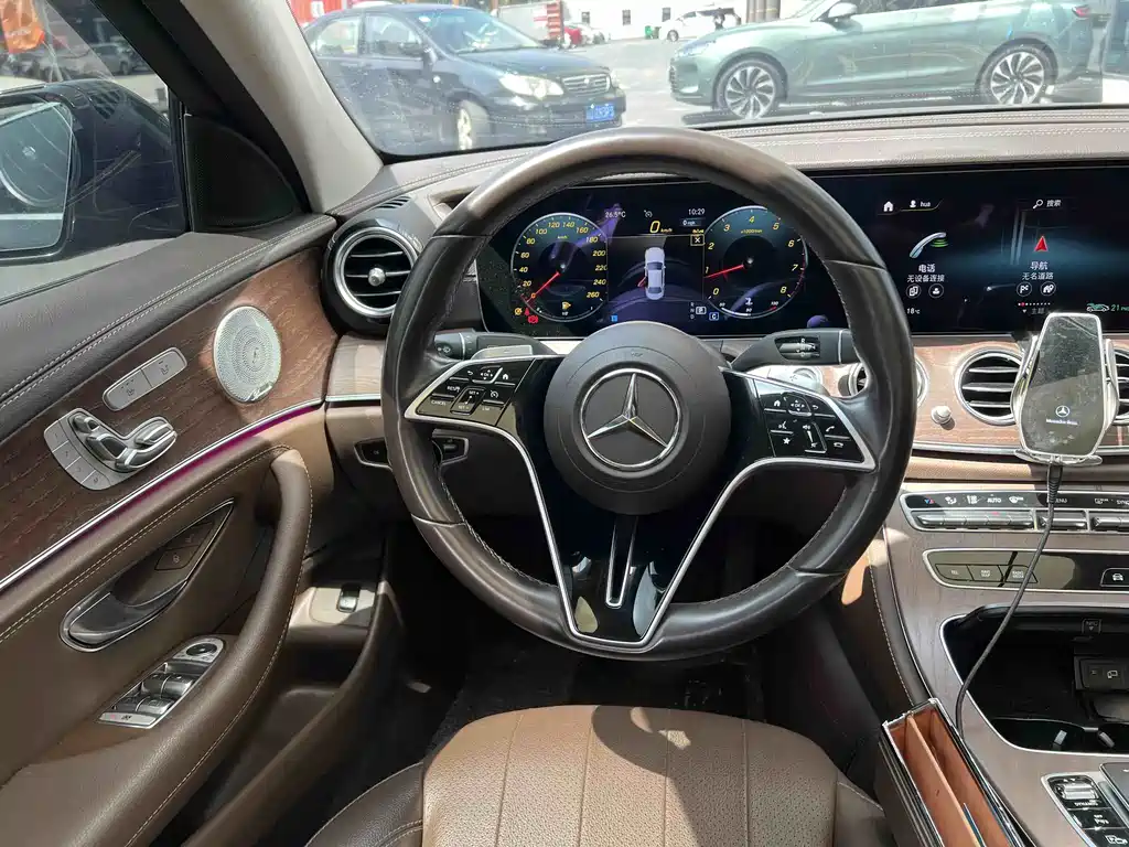 Mercedes-Benz E-Class 2023 — фото 7