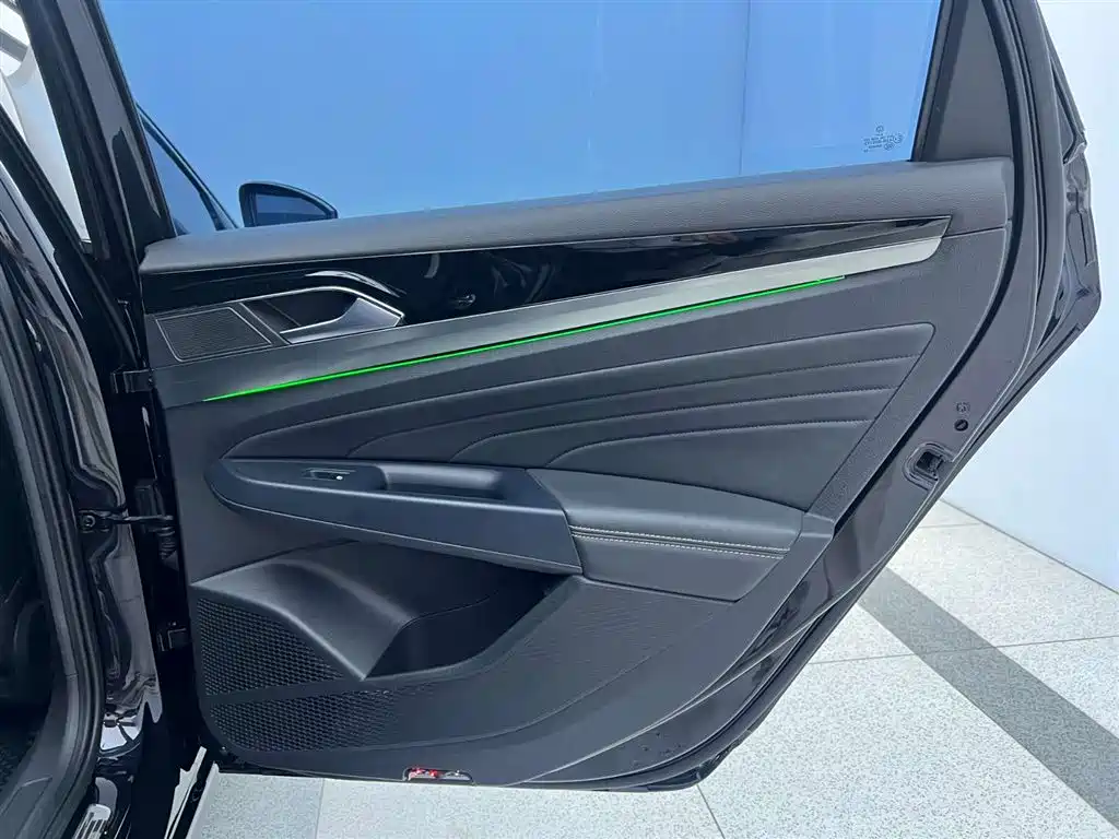 Volkswagen Passat 2023 — фото 26