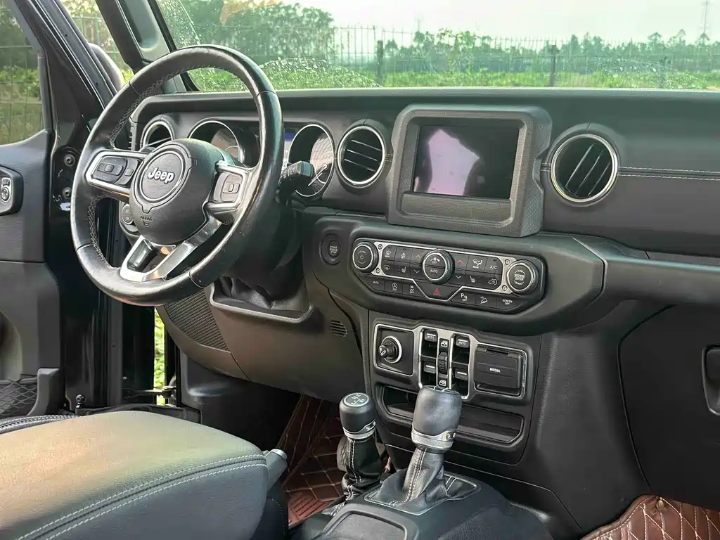 Jeep Wrangler 2020 — фото 9