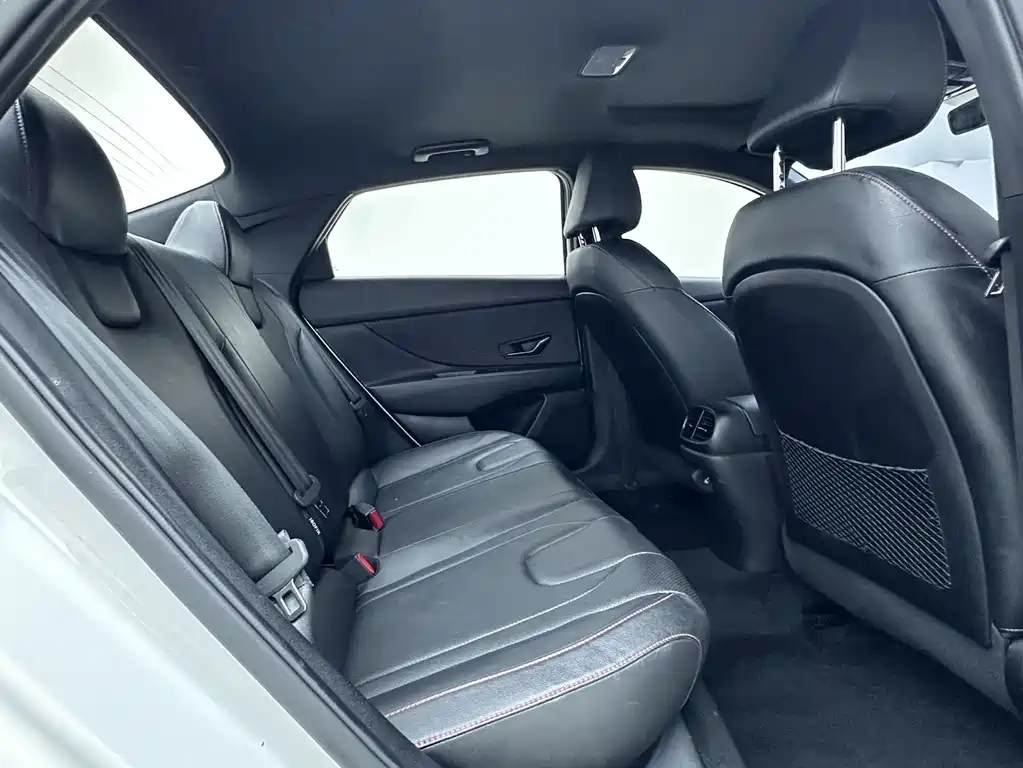 Hyundai Elantra 2023 — фото 10