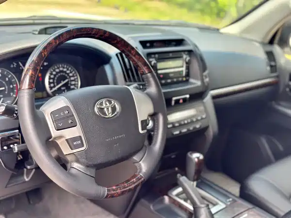 Toyota Land Cruiser 2015