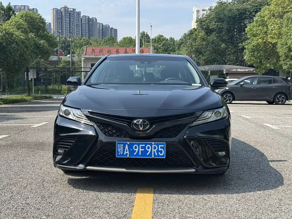 Toyota Camry 2018 — фото 2