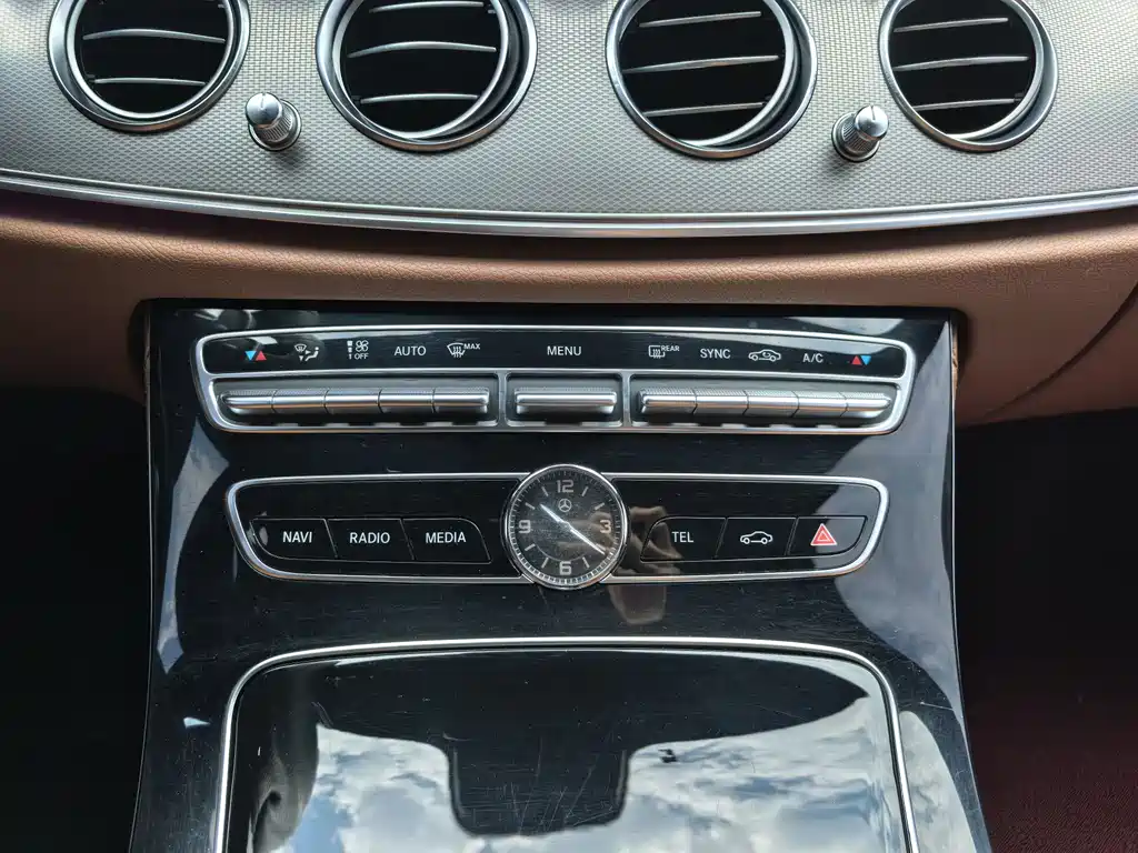 Mercedes-Benz E-Class 2017 — фото 13