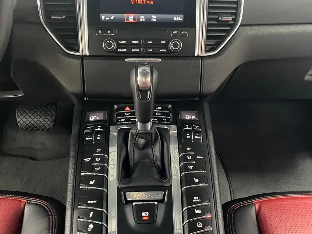 Porsche Macan 2018 — фото 15