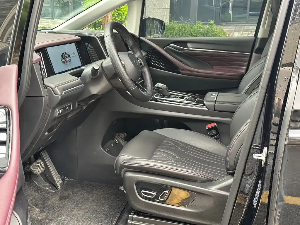 GAC Motor Trumpchi M8 2025 — фото 5
