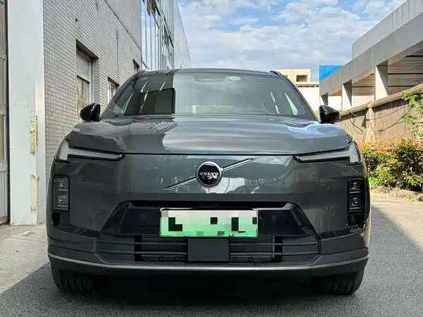 Volvo XC70 Plug-In Hybrid 2025