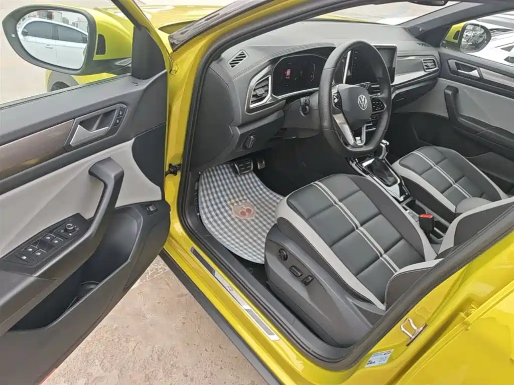 Volkswagen T-Roc 2023 — фото 16