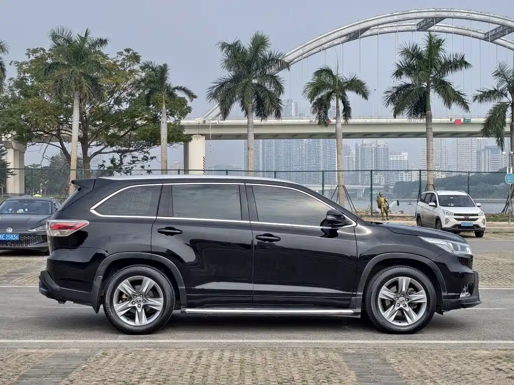 Toyota Highlander 2017 — фото 11