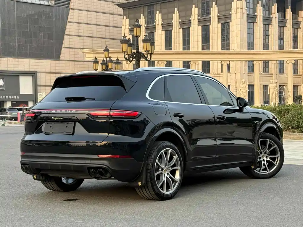 Porsche Cayenne Hybrid 2023 — фото 5