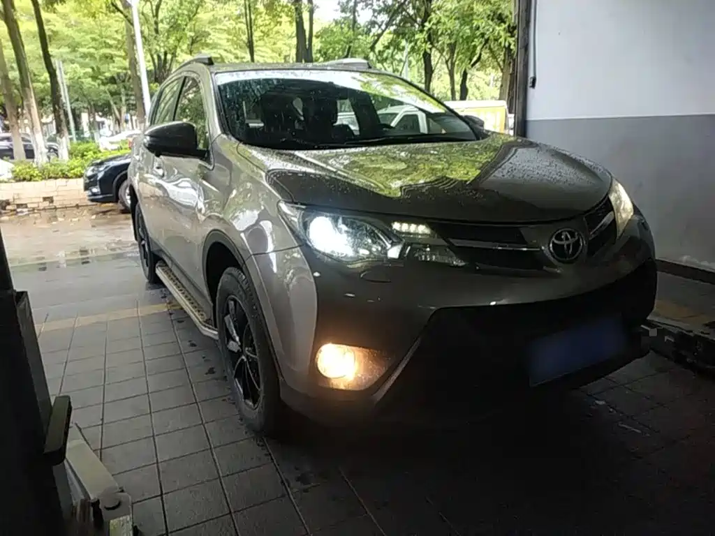 Toyota RAV4 2014