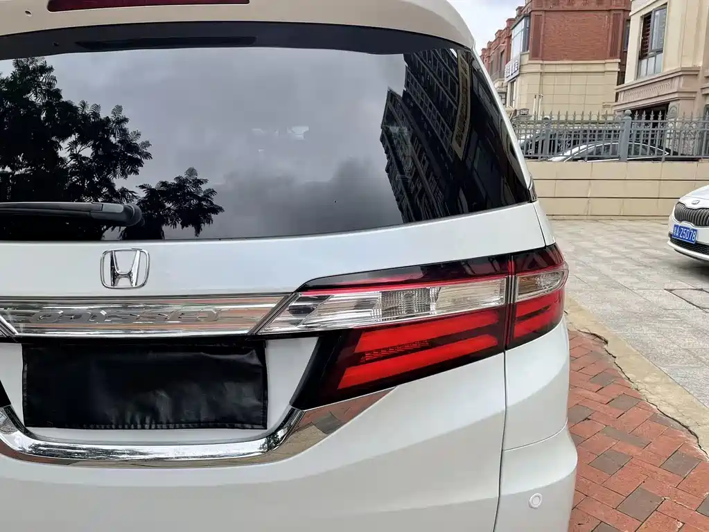 Honda Odyssey 2017 — фото 12