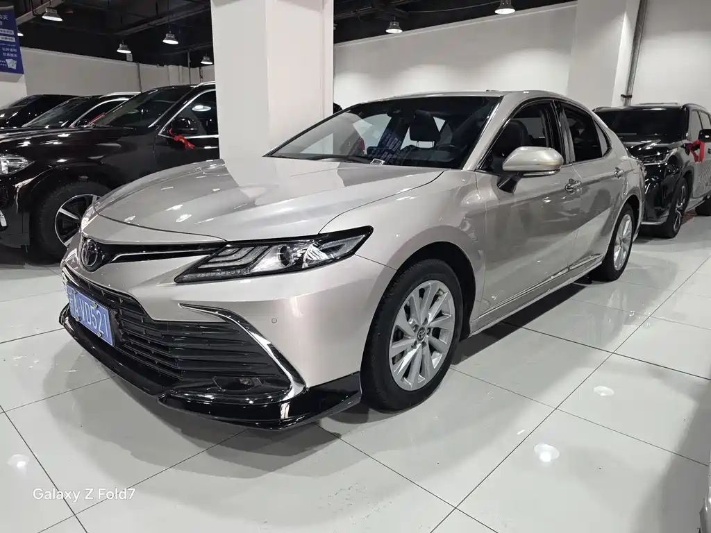 Toyota Camry 2021 — фото 1