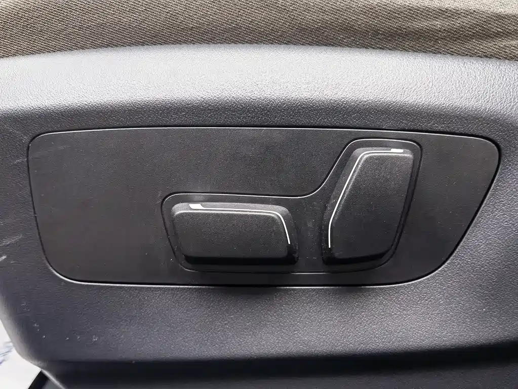 BMW 5 Series 2025 — фото 15