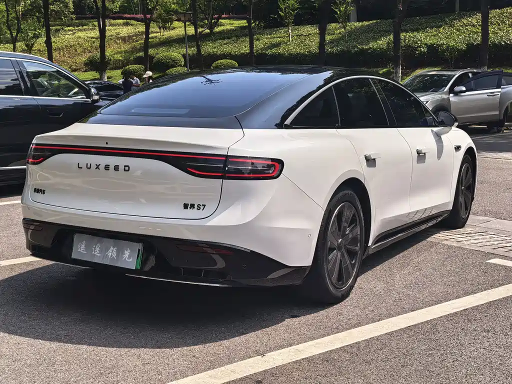 Luxeed Zhijie S7 2024