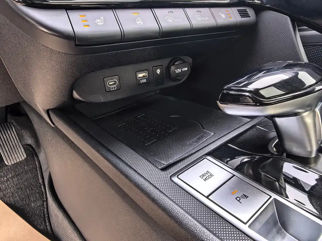 Hyundai Elantra 2023 — фото 17
