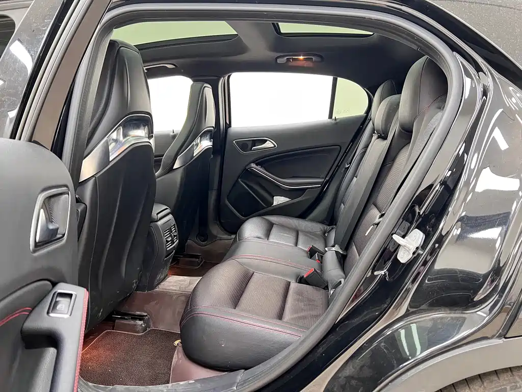 Mercedes-Benz GLA AMG 2015 — фото 11