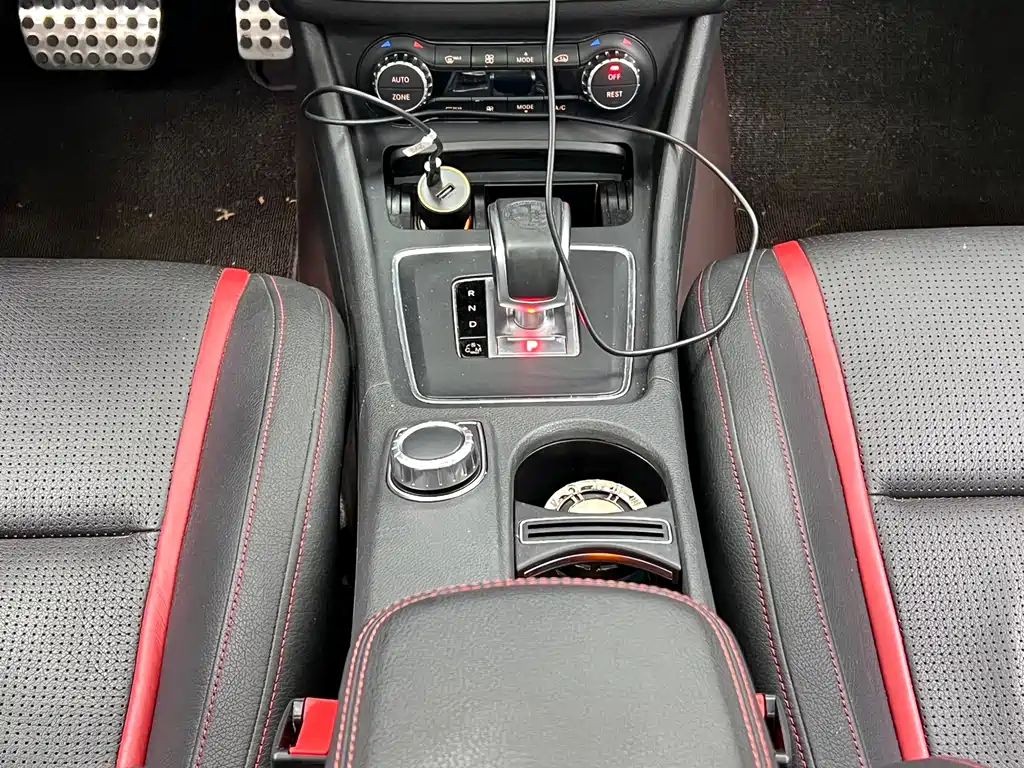 Mercedes-Benz GLA AMG 2015 — фото 13
