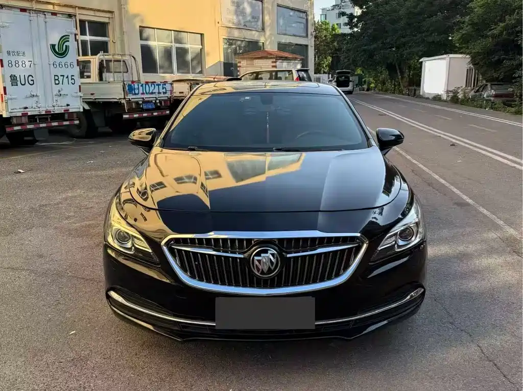 Buick LaCrosse 2017 — фото 1