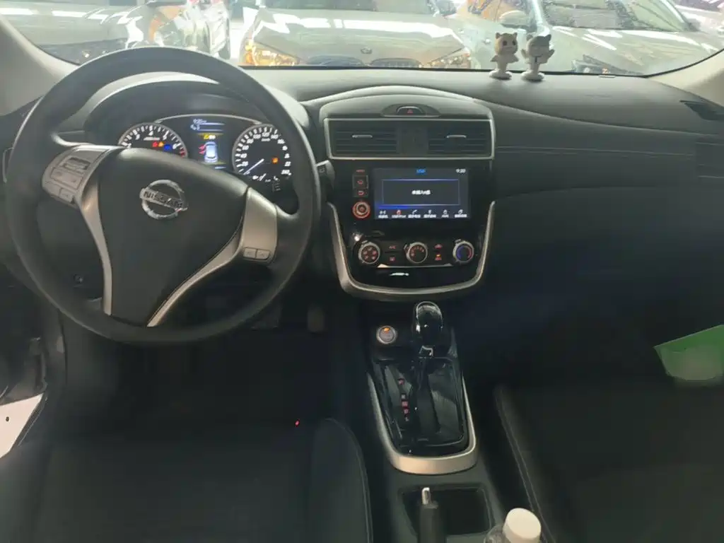 Nissan Tiida 2017 — фото 10