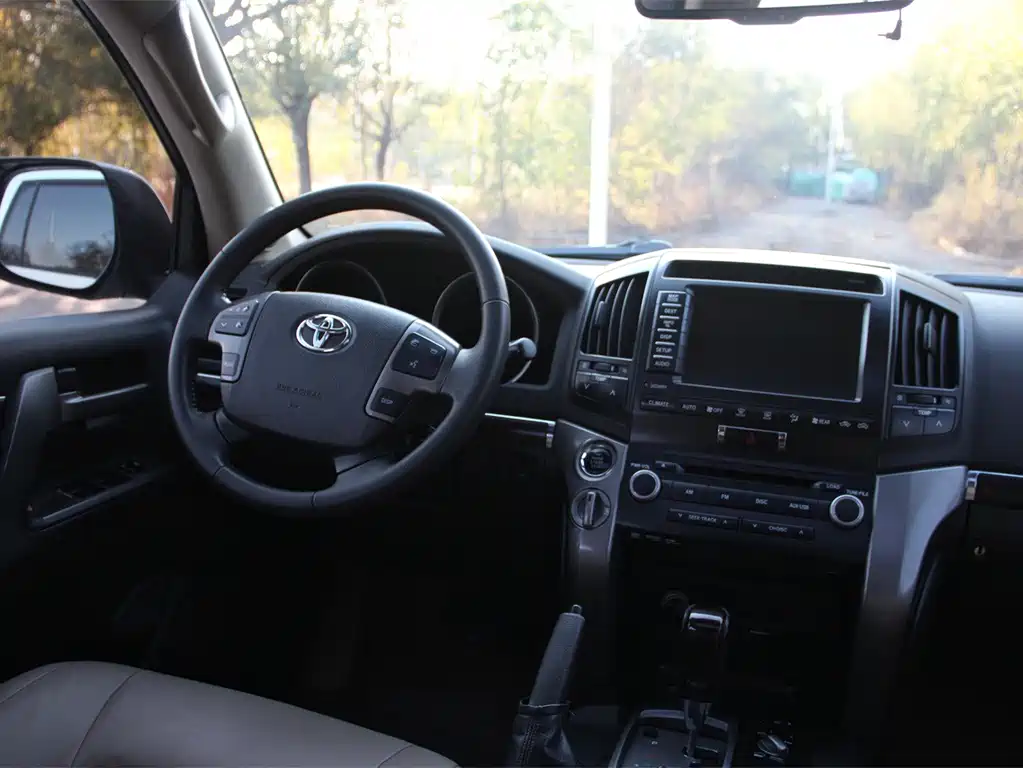 Toyota Land Cruiser 2010 — фото 15