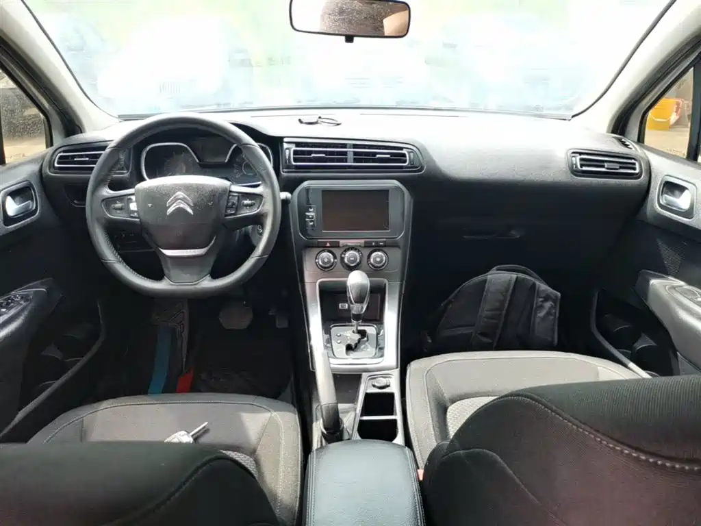 Citroen C4 2018 — фото 10