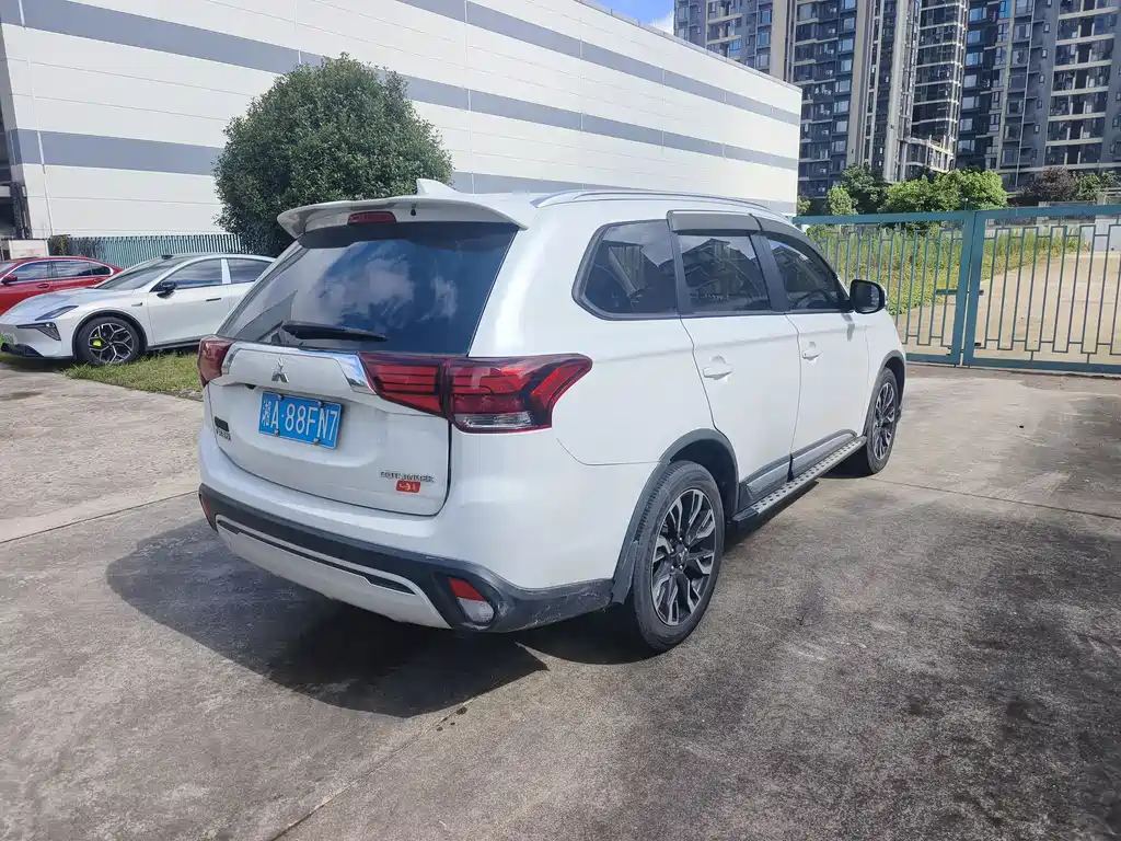 Mitsubishi Outlander 2020