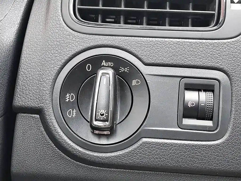 Volkswagen Polo 2019 — фото 21