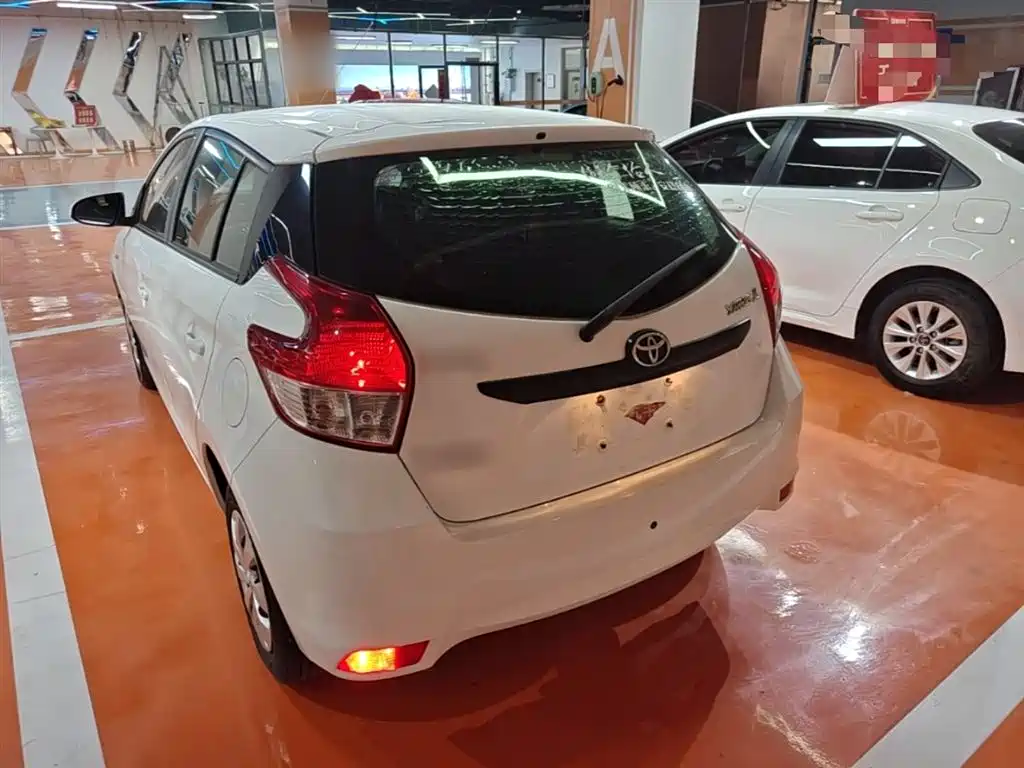 Toyota Yaris L 2015 — фото 5