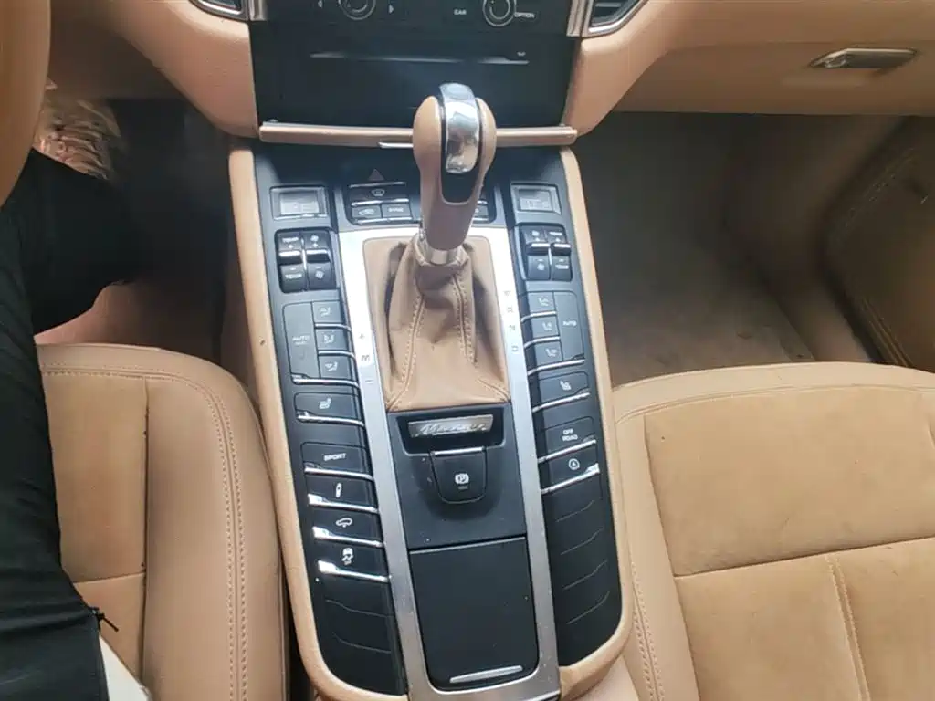 Porsche Macan 2015 — фото 14