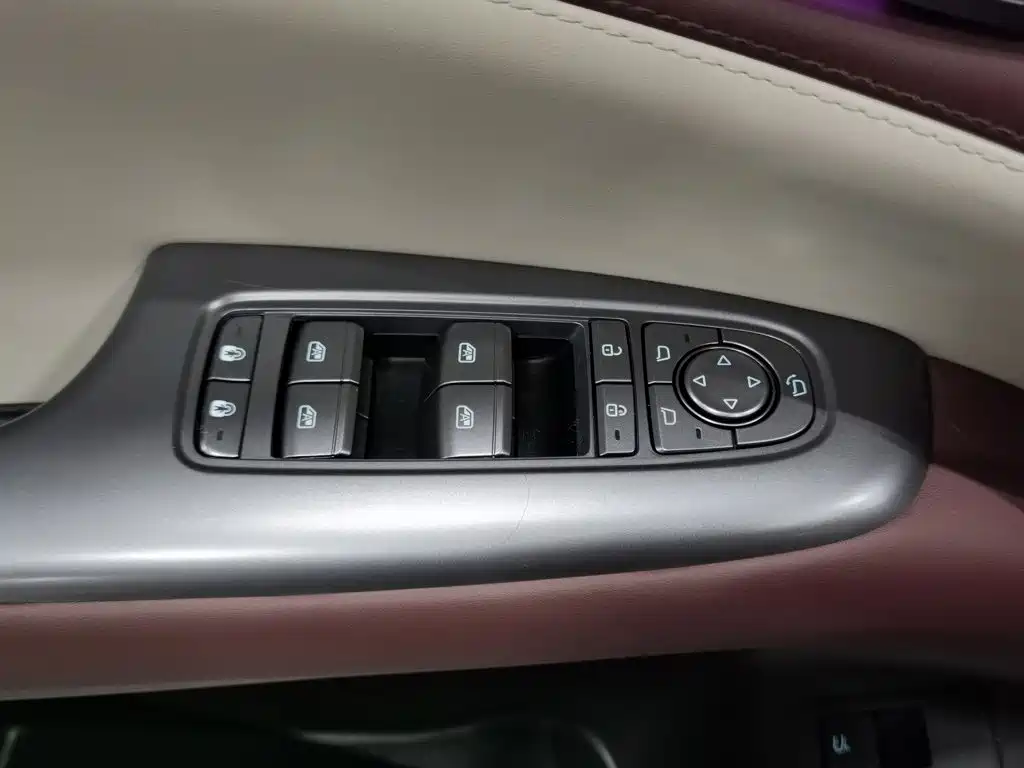 BYD Seal 07 DM-i 2026 — фото 9