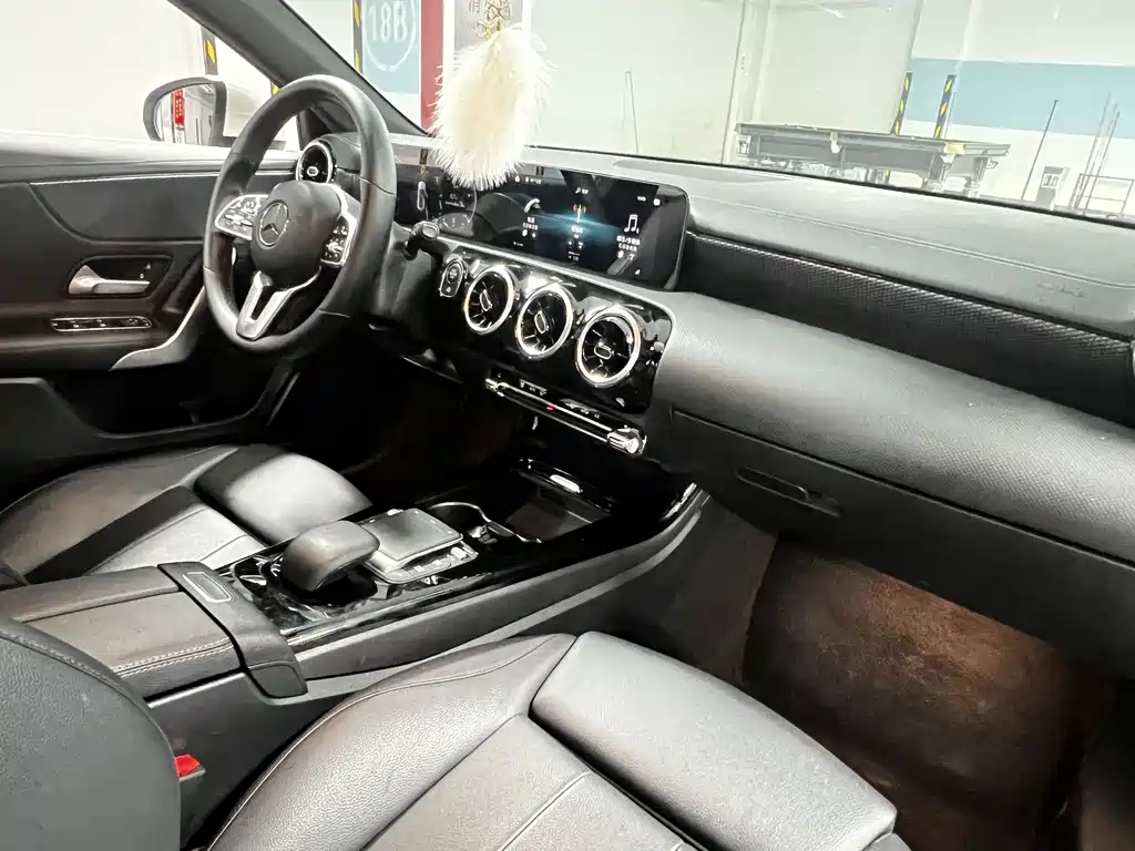 Mercedes-Benz A-Class 2021 — фото 13