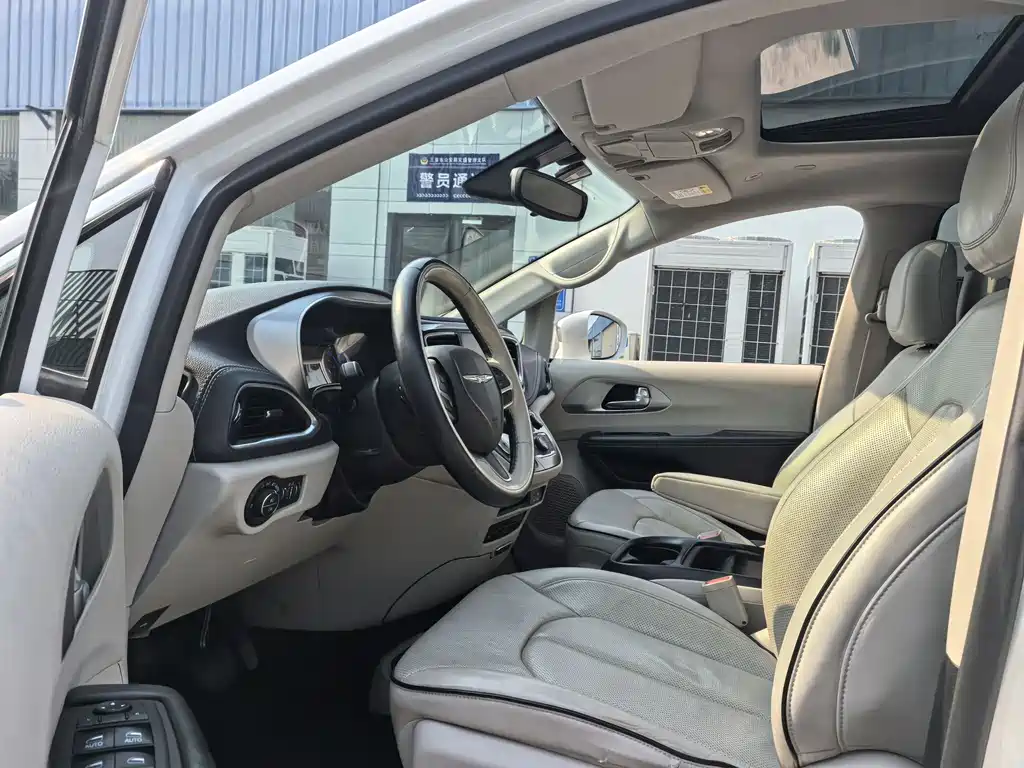Chrysler Grand Voyager PHEV 2019 — фото 8