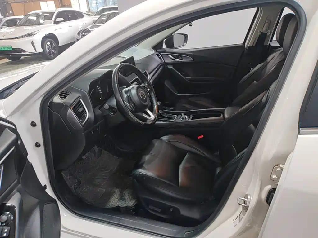 Mazda 3 Axela 2017 — фото 15