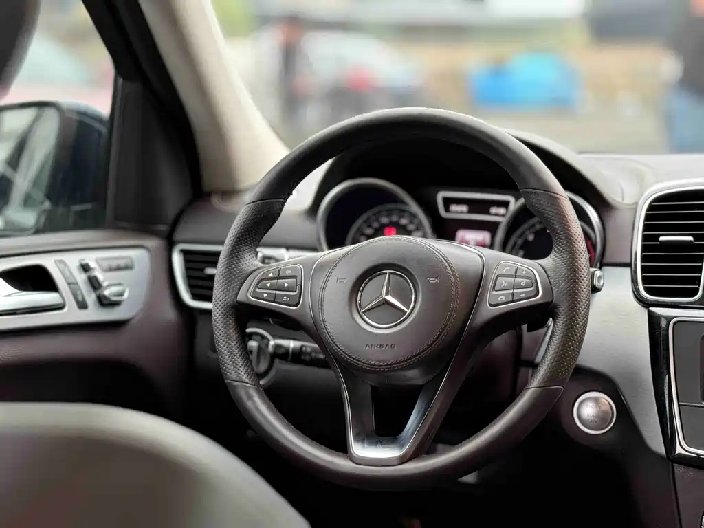 Mercedes-Benz GLS 2018 — фото 9