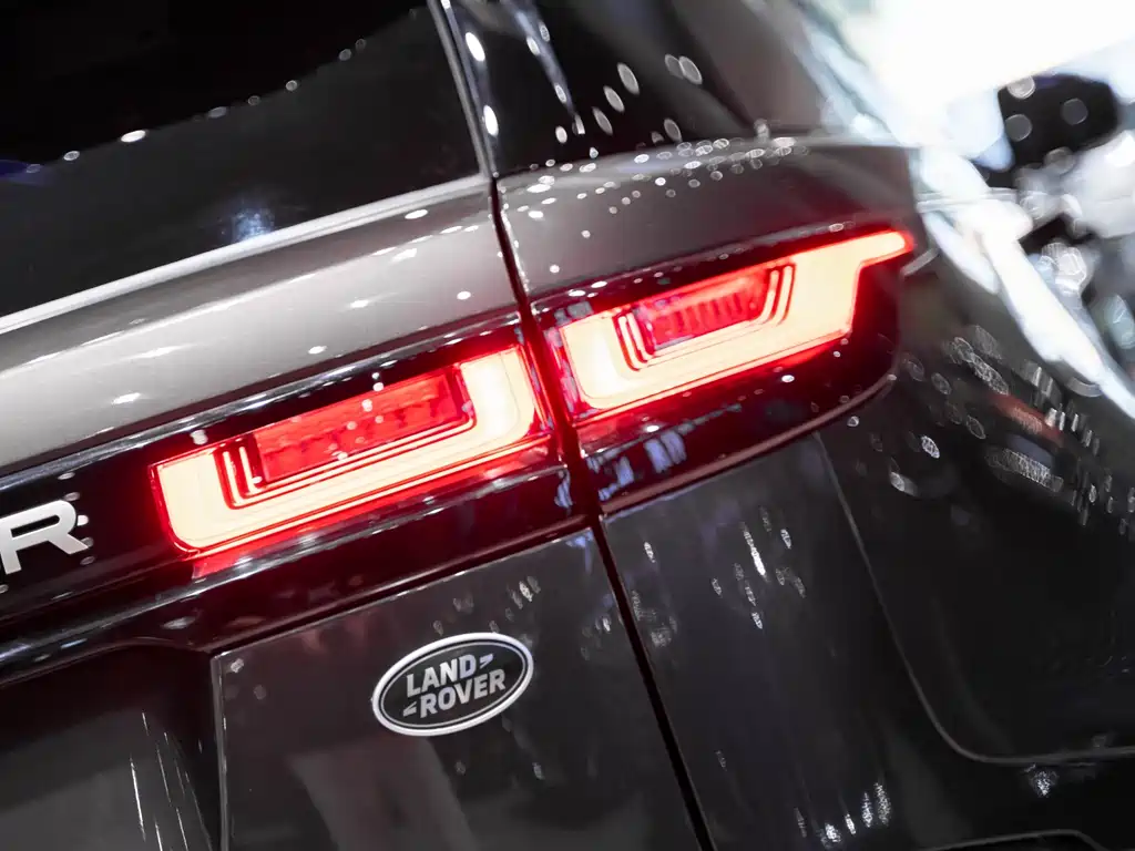 Land Rover Velar 2023 — фото 8