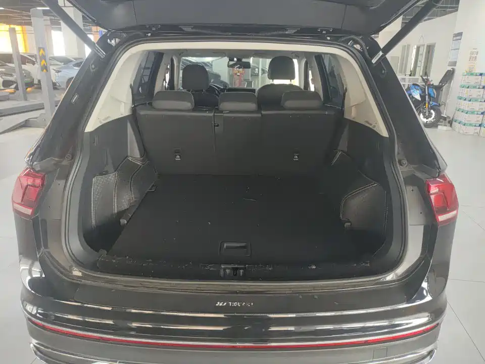 Volkswagen Tiguan L 2023 — фото 9