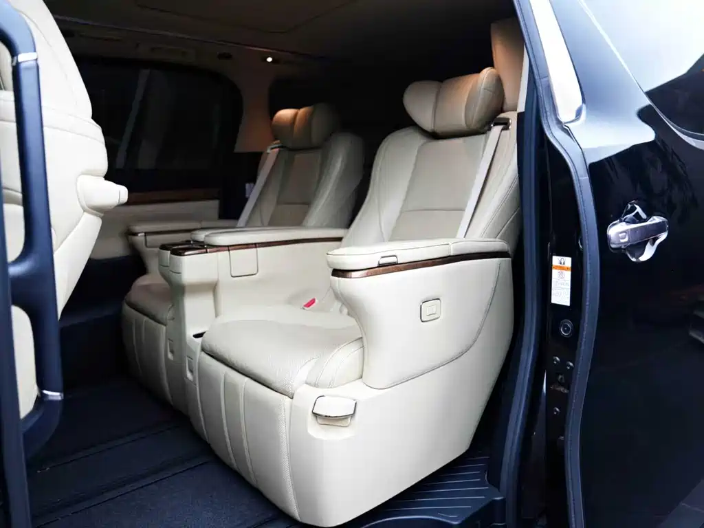 Toyota Alphard 2017 — фото 22