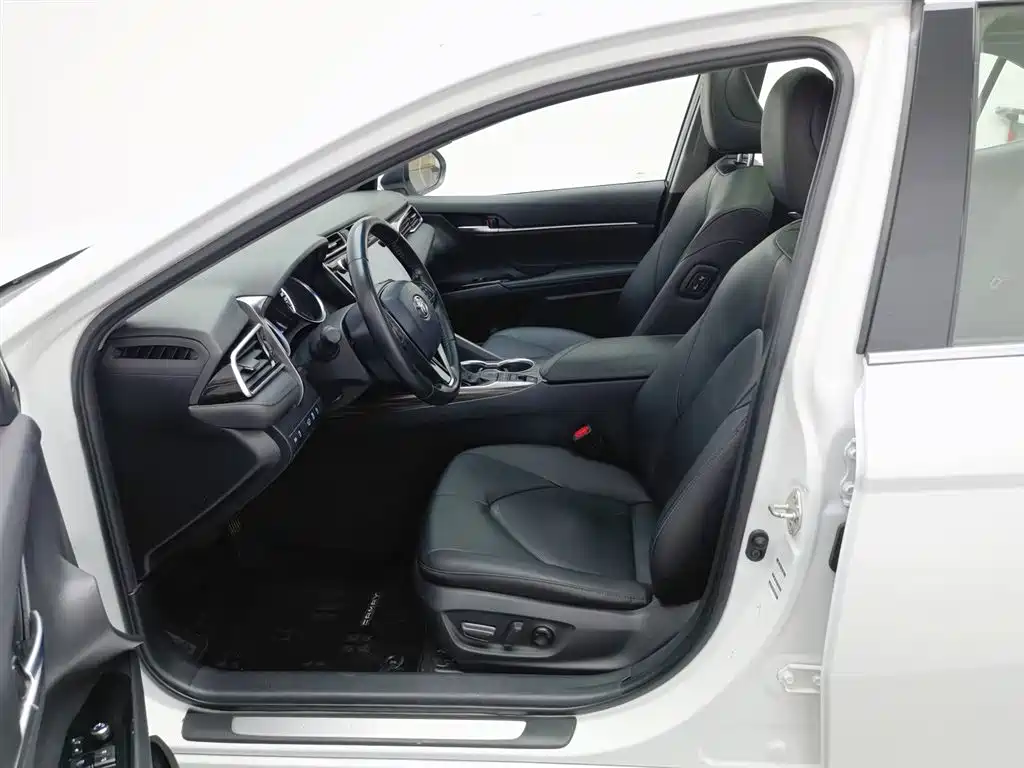 Toyota Camry 2020 — фото 10