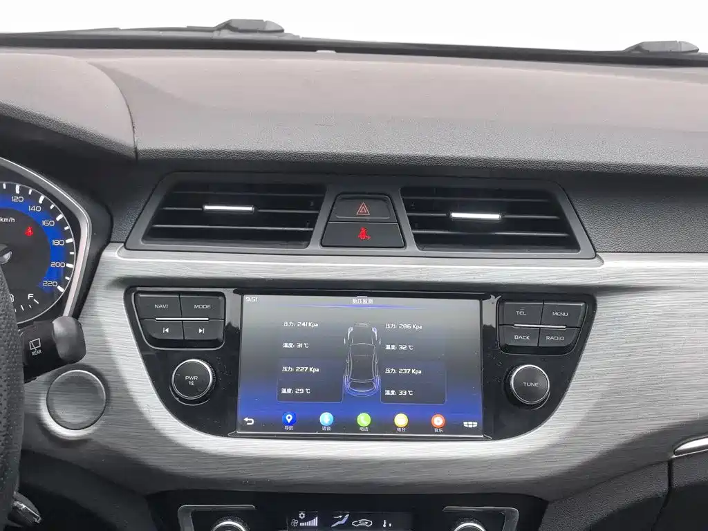 Geely Vision X3 2018 — фото 12