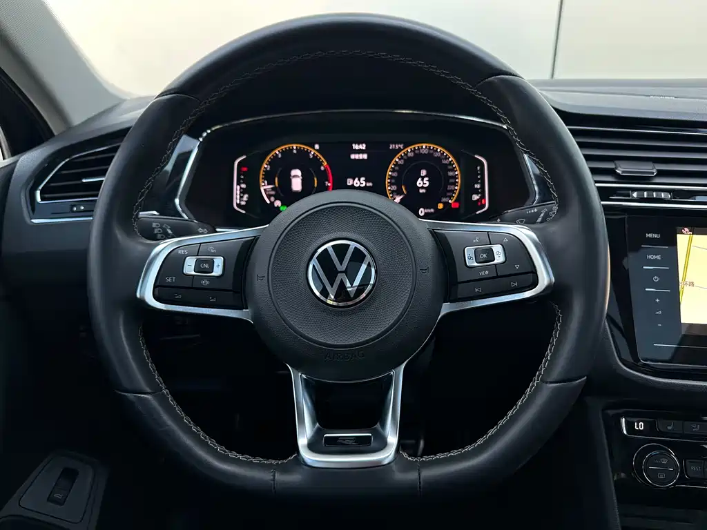 Volkswagen Tiguan L 2021 — фото 9