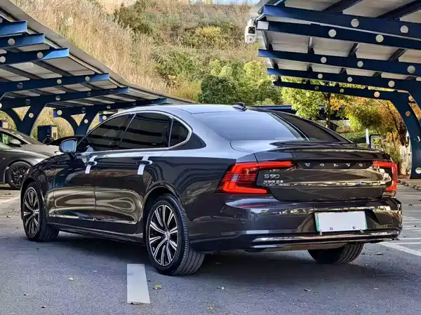 Volvo S90 Plug-In Hybrid 2021