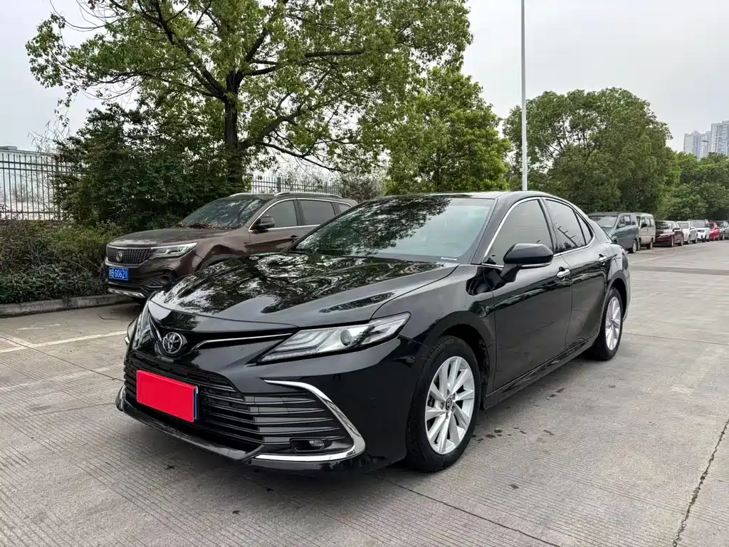 Toyota Camry 2023 — фото 3
