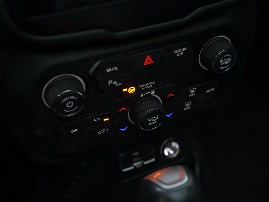 Jeep Renegade 2018 — фото 8
